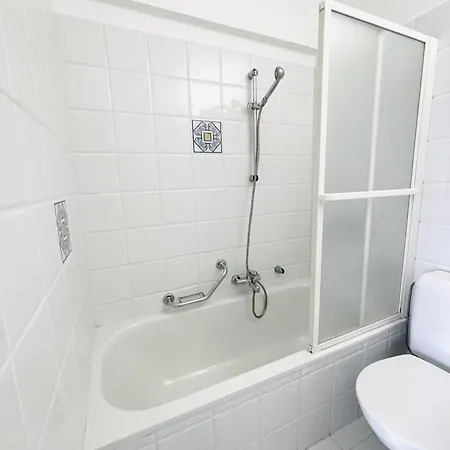 Square - Zonrijke - Zuidgericht Balkon - Dichtbij Διαμέρισμα